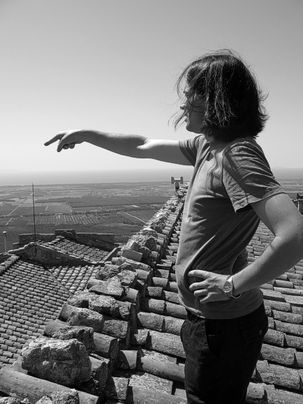 Der beste Überblick - Nikolai Vogel auf dem Dach von Castiglioncello