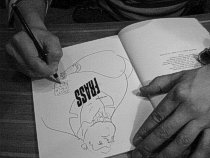 Uli Oesterle beim Signieren seiner Comics